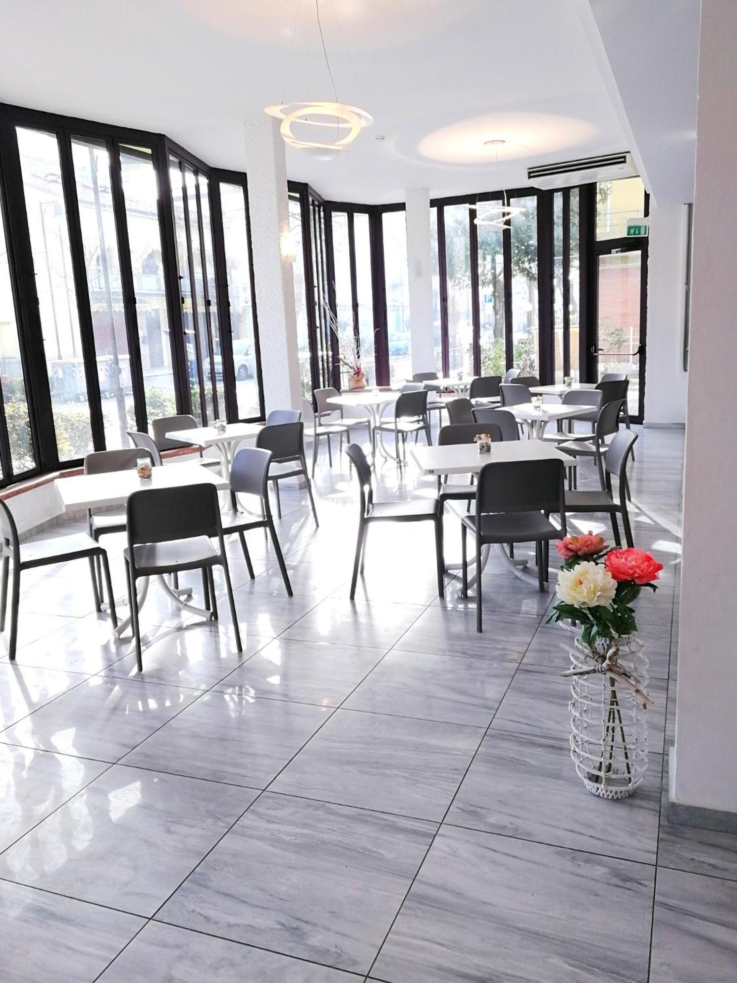 Hotel Atmosfere Beach Cesenatico Exterior foto